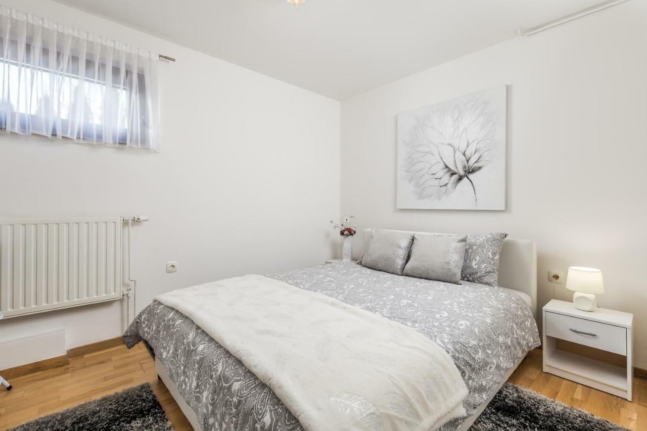 Appartement Apartman Javor à Otočac Extérieur photo
